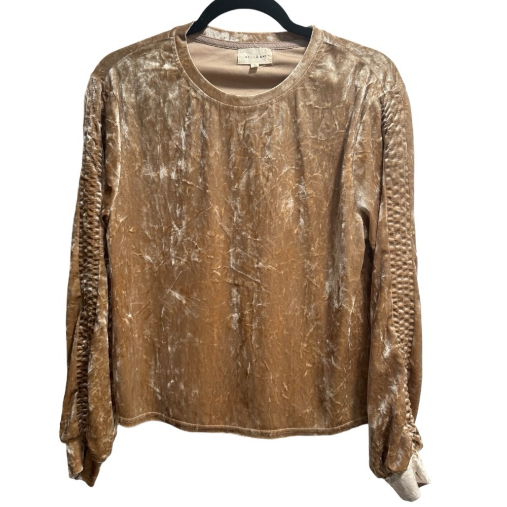 Mello Day‎ Champagne Colored Crushed Velvet Top, size Small
